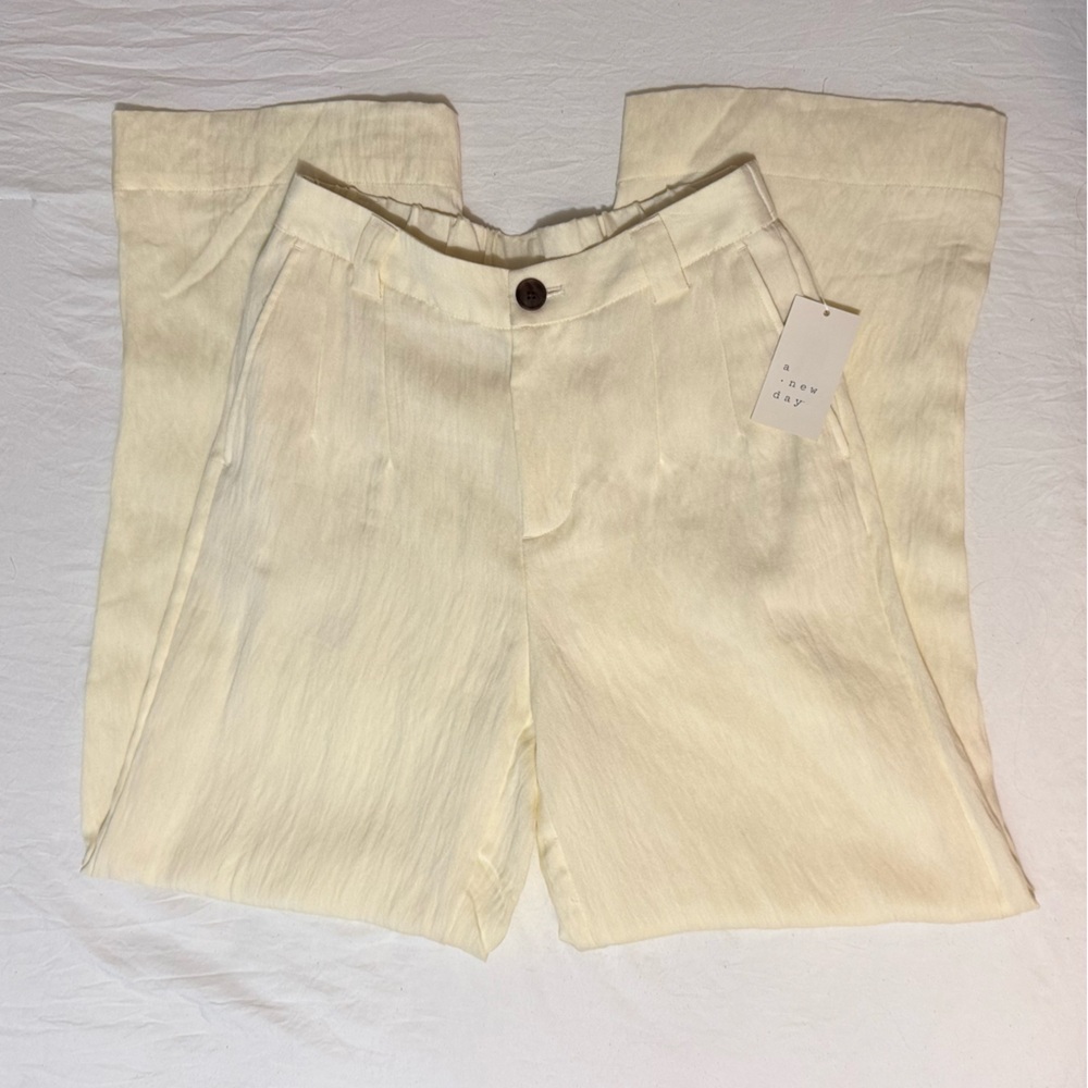 Women’s Cream High-Waisted Wide Leg Trousers - Picture 4 of 8